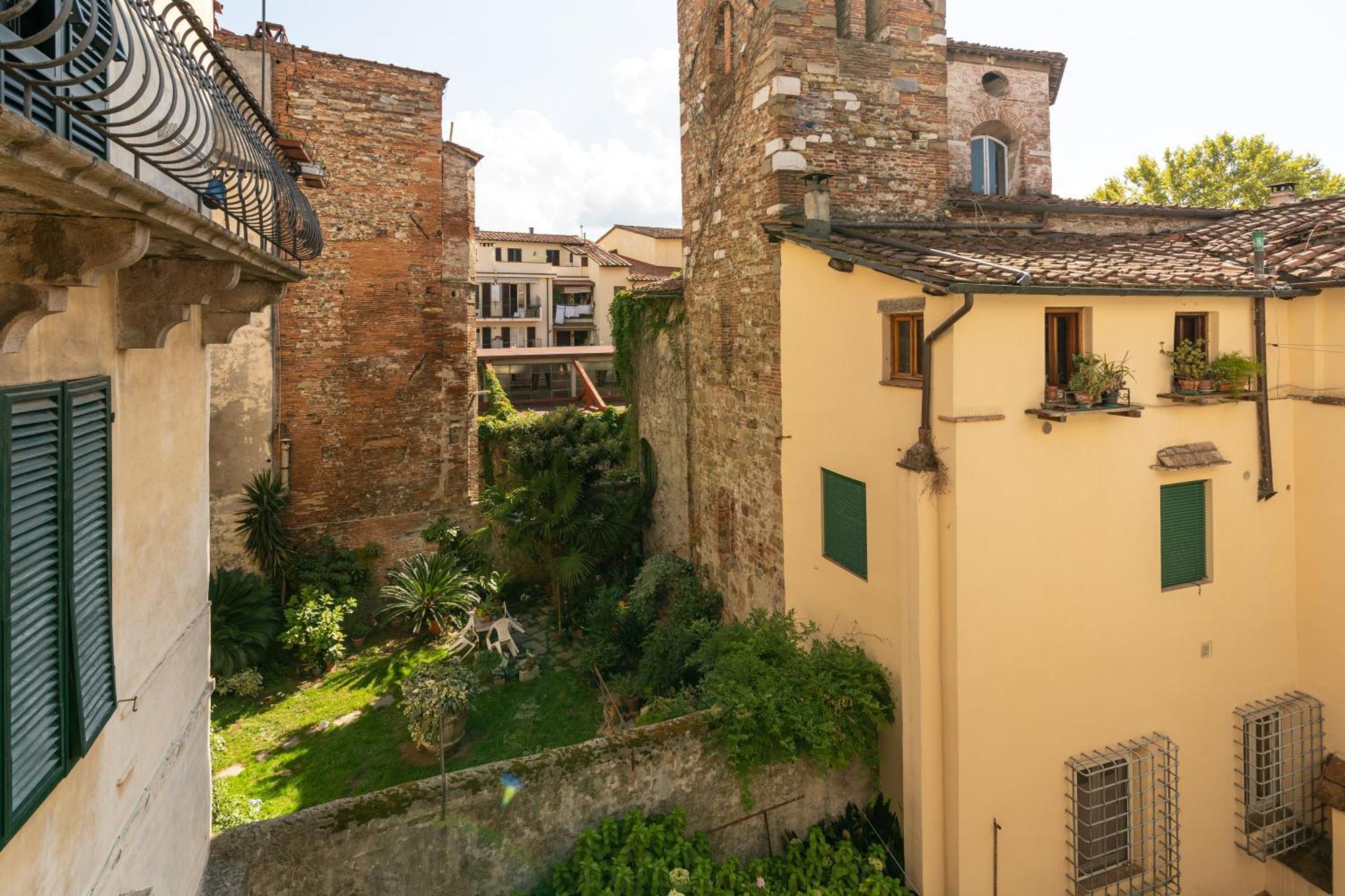 Historic Apt In The Center Of Lucca With Balconyアパートメント エクステリア 写真